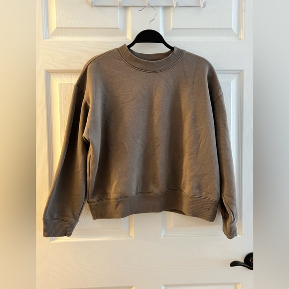 Cropped Crewneck - Picture 1 of 2